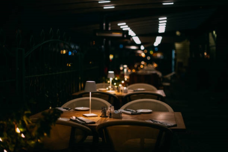 Restaurant Table Waiting for its Guests For the Evening Restaurant Table Waiting for its Guests For the Evening restaurant table lamps stock pictures, royalty-free photos & images